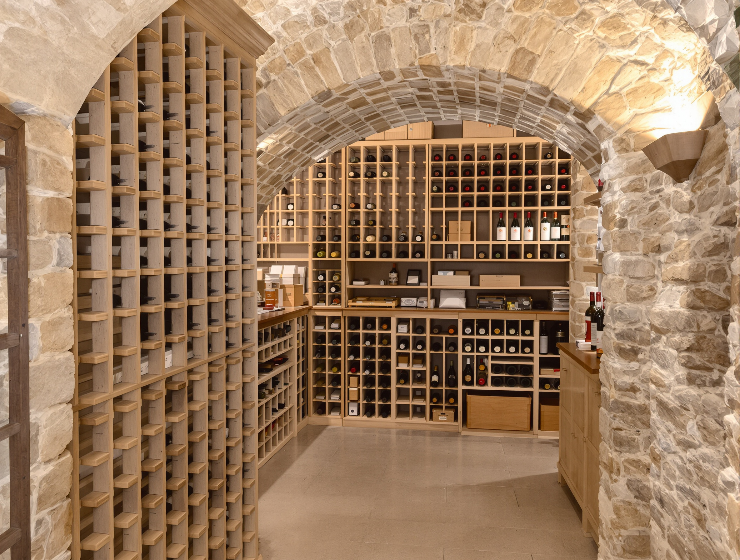 Cave parisienne bien aménagée pour stockage et vin